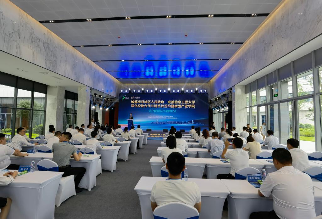 https://cbgccdn.thecover.cn/lj4yGwgaxWMYqLdYbFujfGmXVBlR https://cbgccdn.thecover.cn/lj4yGwgaxWMYqLdYbFujfGmXVBlR